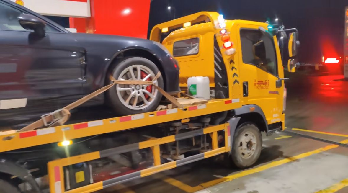 曲靖行车途中遇到突发状况该如何呼叫道路救援？